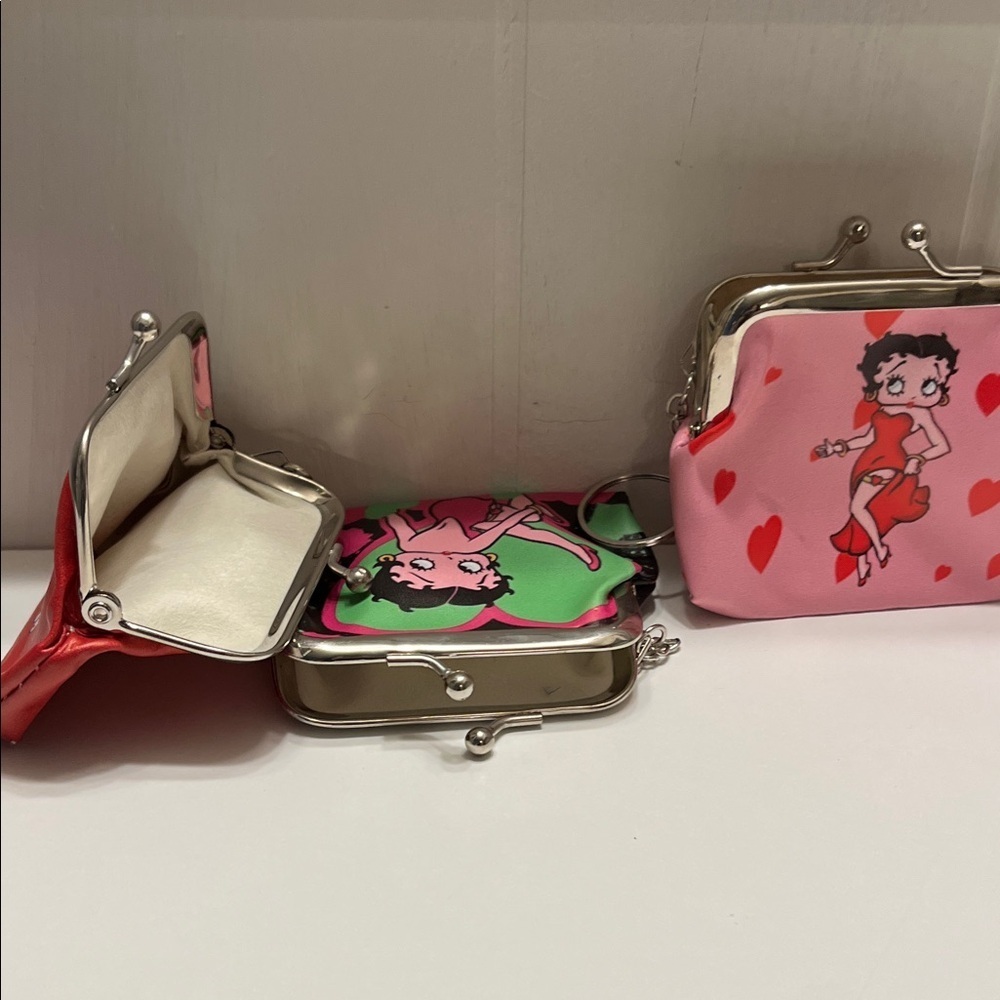 Pick (1) BB Kiss Lock Coin Purse - Picture 2 of 10